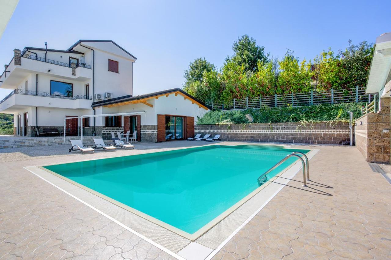 Villa Santoro Ai Tre Ulivi Con Piscina Privata Caiazzo ภายนอก รูปภาพ