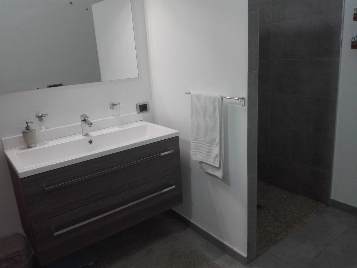 Villa Santoro Ai Tre Ulivi Con Piscina Privata Caiazzo ภายนอก รูปภาพ