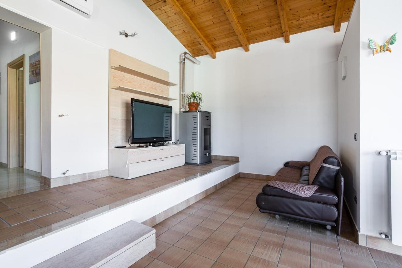 Villa Santoro Ai Tre Ulivi Con Piscina Privata Caiazzo ภายนอก รูปภาพ